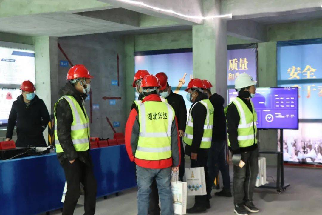 觀摩學(xué)習(xí)促提升，標(biāo)桿引領(lǐng)筑精品——天門市建設(shè)工程質(zhì)量安全文明施工現(xiàn)場觀摩會在楚天世紀(jì)城召開